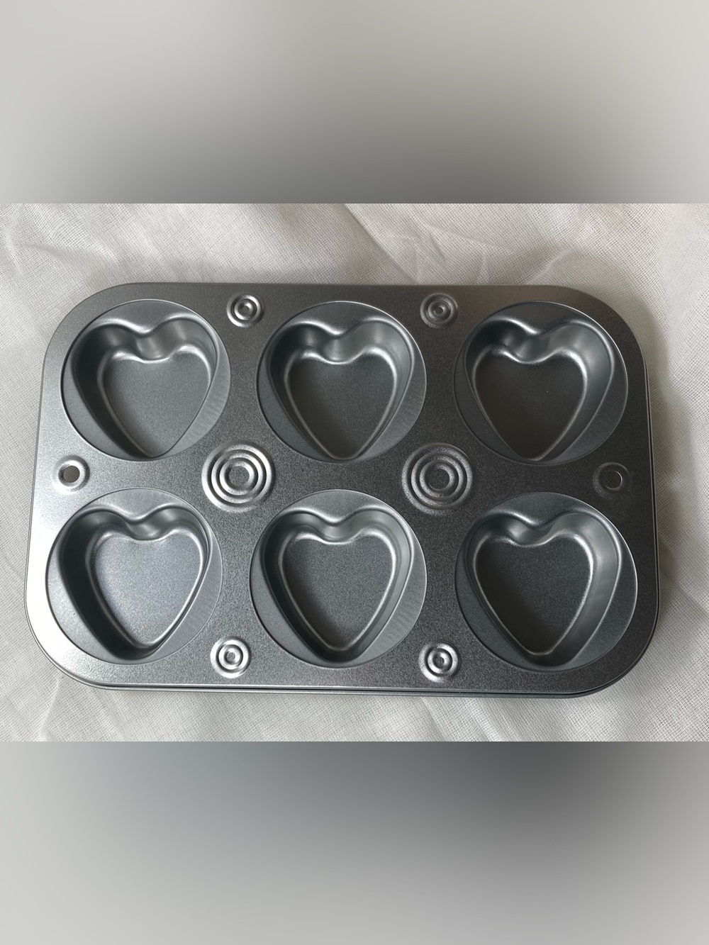 Non-Branded Heart-Shaped Muffin Pan in Metallic Gray - 6-Cup